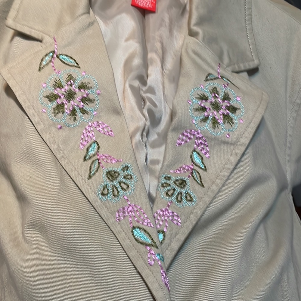 Lightweight jacket - Picture 3 of 4